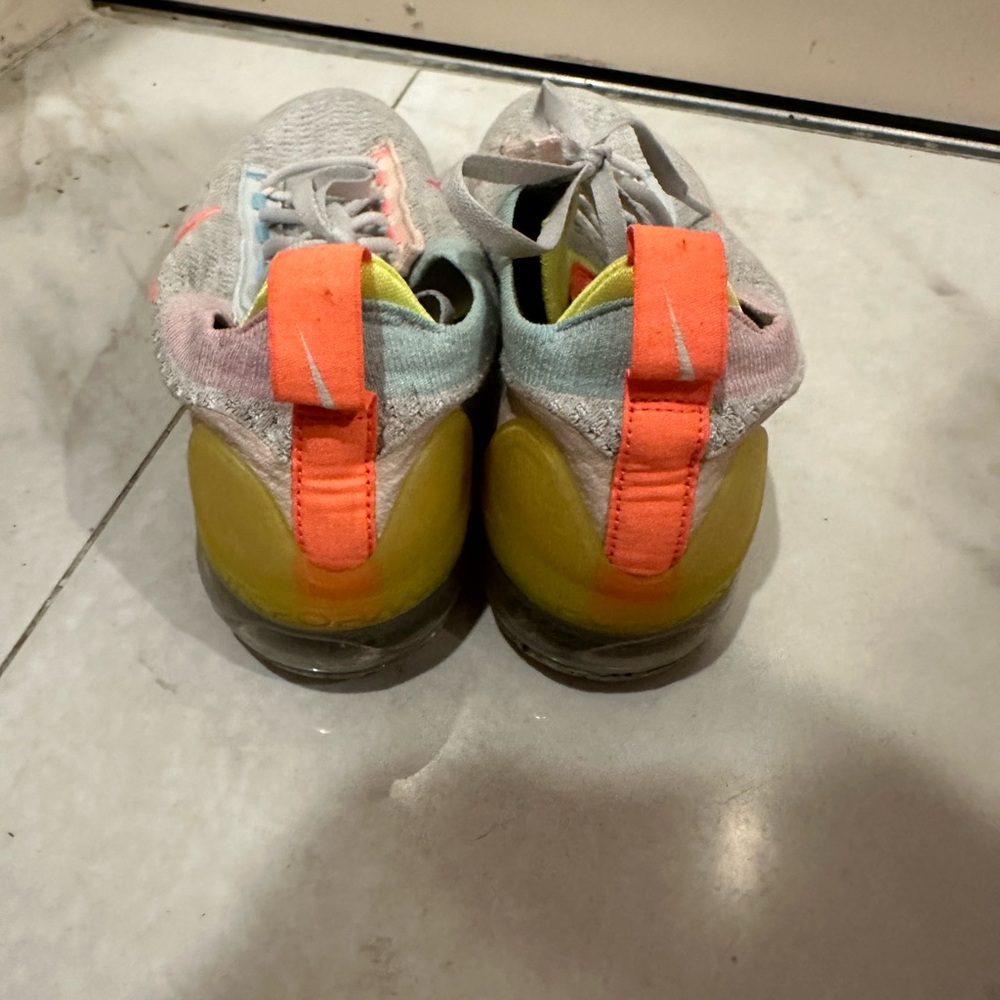 Womens Multi-Color nike vapormax 8
Guc. Authentic
